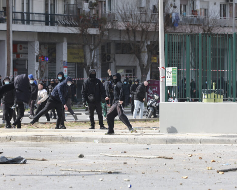 Θεσσαλονίκη: 14χρονος συνελήφθη για μολότοφ στα επεισόδια μετά την πορεία για τα Τέμπη