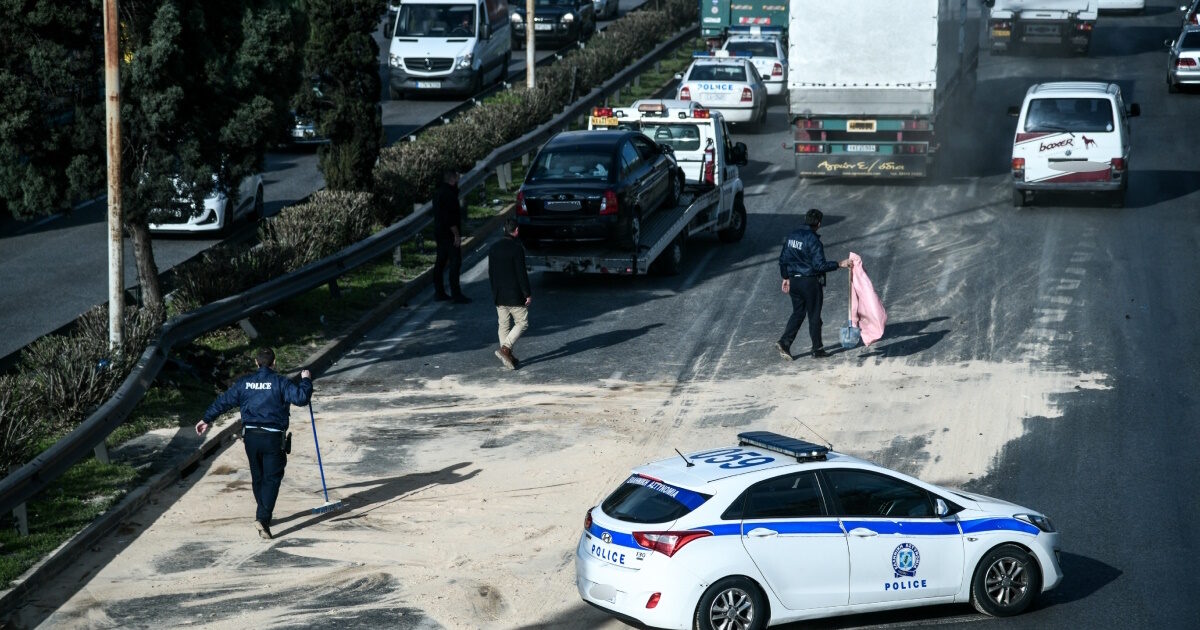 Σύγκρουση 3 οχημάτων στην άνοδο στο ύψος της Ιεράς Οδού και καραμπόλα 5 οχημάτων στην κάθοδο στο ύψος «Τρεις Γέφυρες»