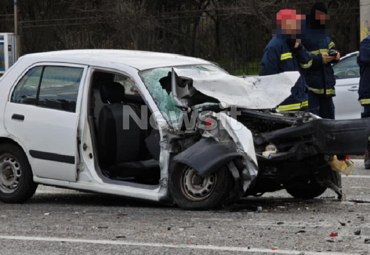 Σμπαράλια έγινε ένα από τα οχήμτα που ενεπλάκησαν στο σοβαρό τροχαίο στην Κατεχάκη