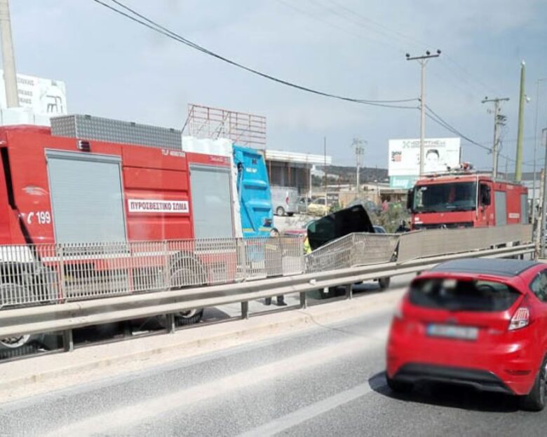 Τροχαίο στο Κορωπί: Αυτοκίνητο χτύπησε σε κιγκλιδώματα και ανετράπη – Σοβαρά τραυματίας ο οδηγός