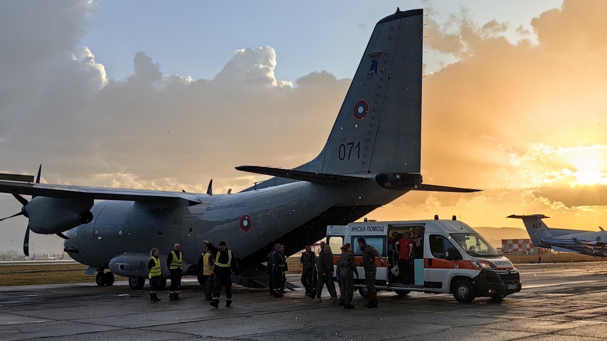 Τραυματίες μεταφέρονται με αεροπλάνα σε νοσοκομεία της χώρας και της Ελλάδας