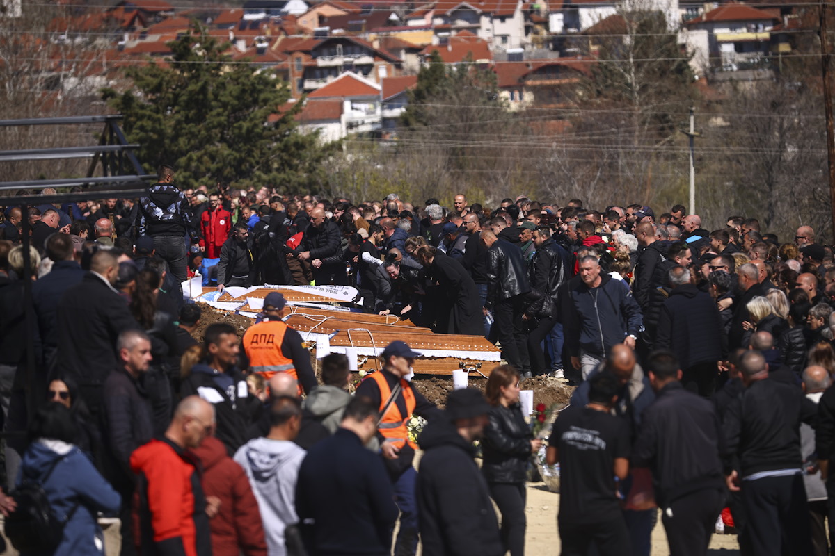 Τραγικές στιγμές στην κηδεία των θυμάτων, Πηγή φωτογραφίας