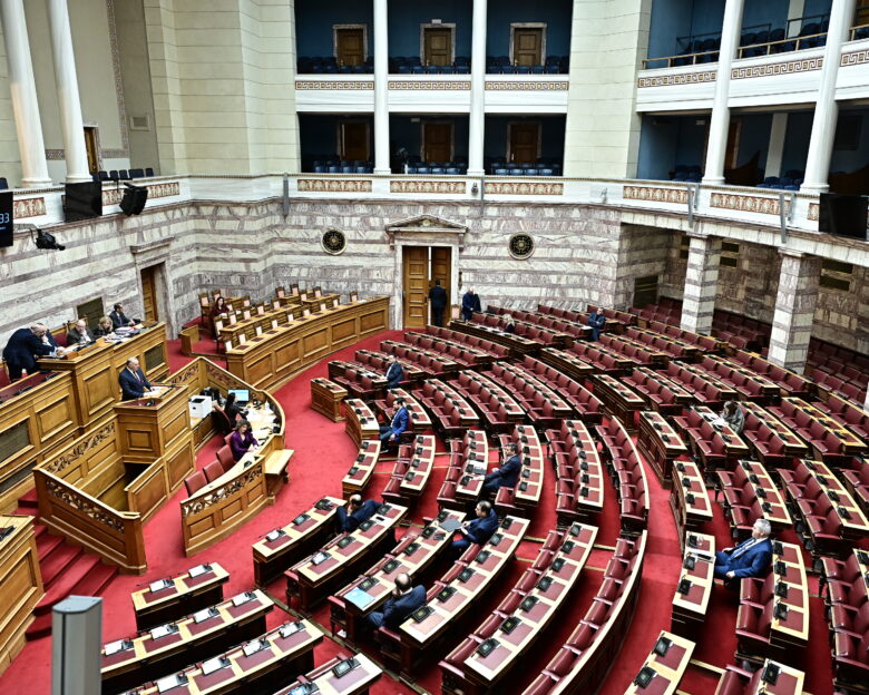 Live: Η συζήτηση στη Βουλή για την πρόταση δυσπιστίας κατά της κυβέρνησης – Την Παρασκευή η ψηφοφορία