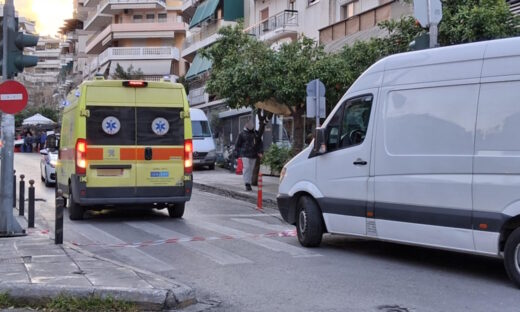 Ασθενοφόρο στον δρόμο