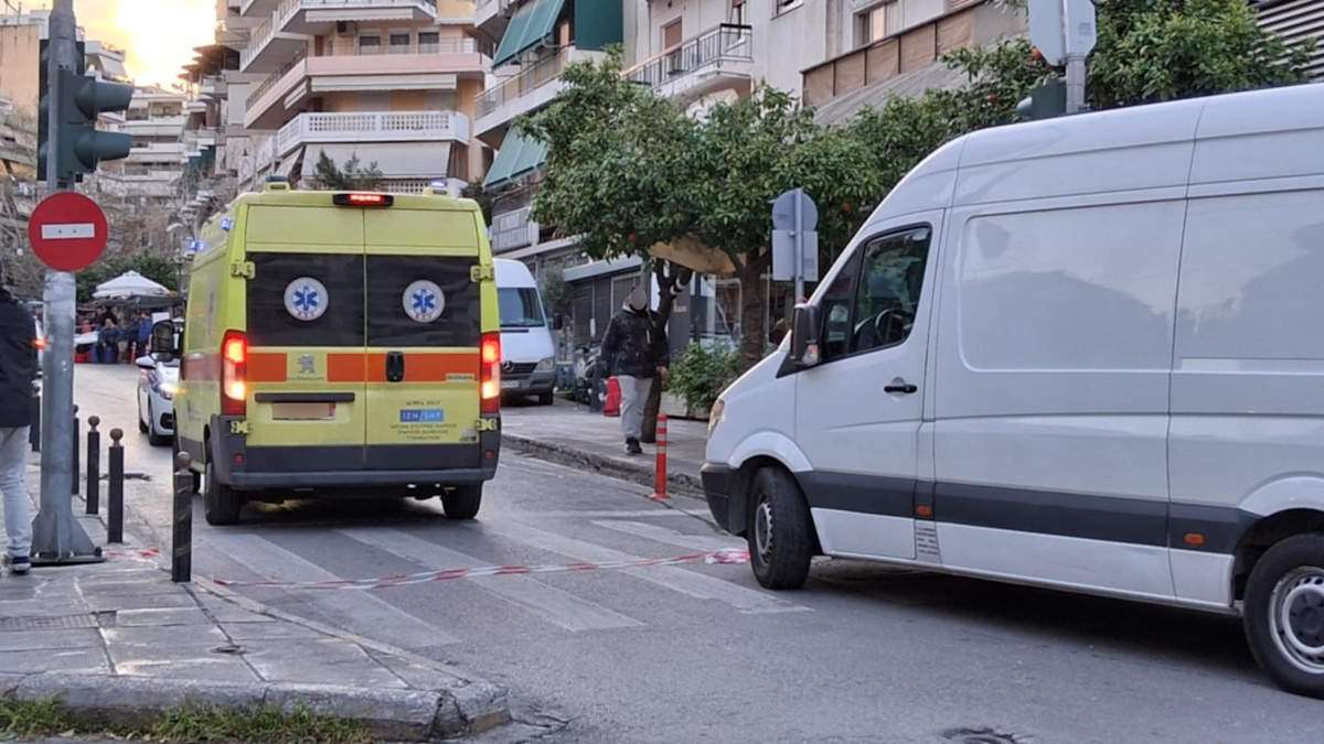 Ασθενοφόρο στον δρόμο